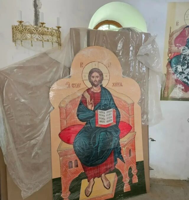 Временные иконы для иконостаса Донского храма напечатаны, доставлены и скоро будут установлены.